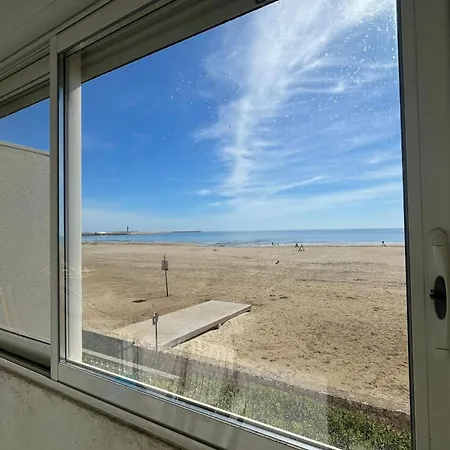 Daire Spacious On The Seafront *