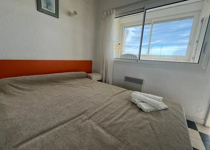 Spacious On The Seafront Apartment *