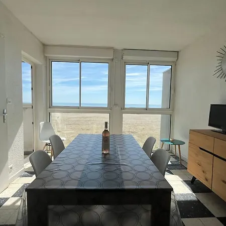 Apartment Spacious On The Seafront
