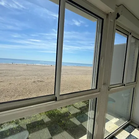 Spacious On The Seafront *