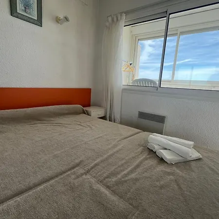 Spacious On The Seafront Apartment *